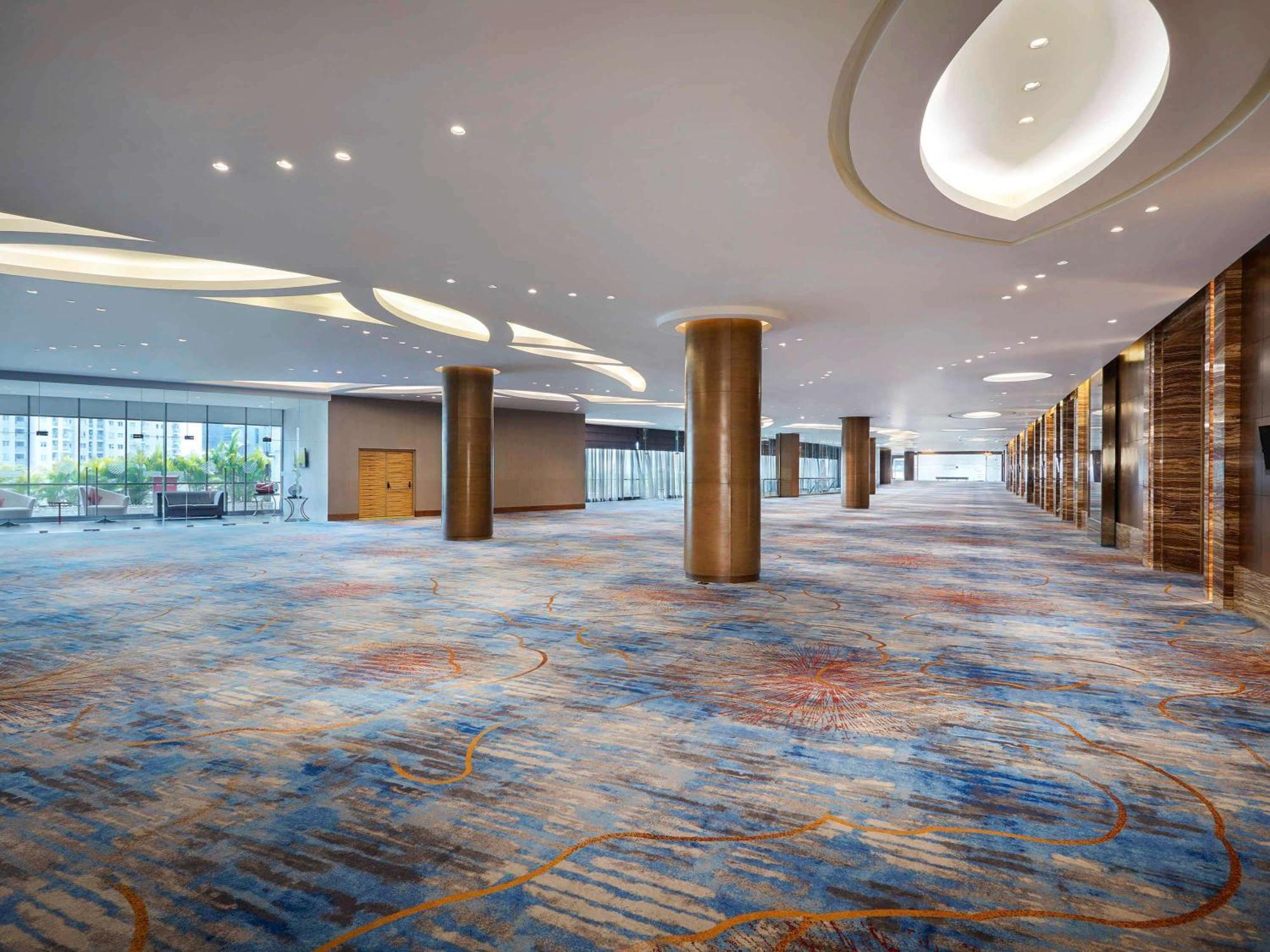 Pullman Jakarta Central Park Exterior foto The interior of the National Convention Centre