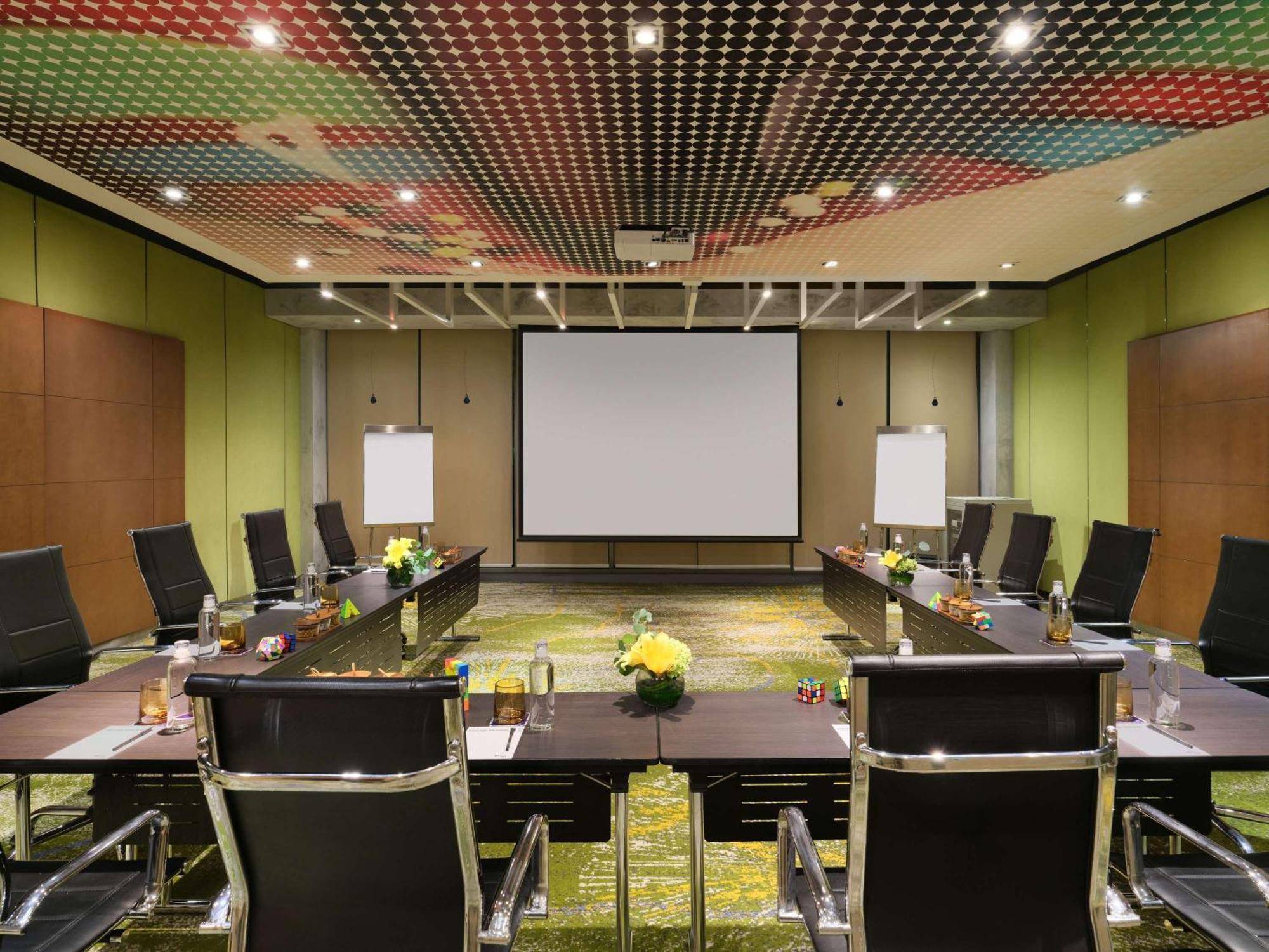 Pullman Jakarta Central Park Exterior foto Meeting room