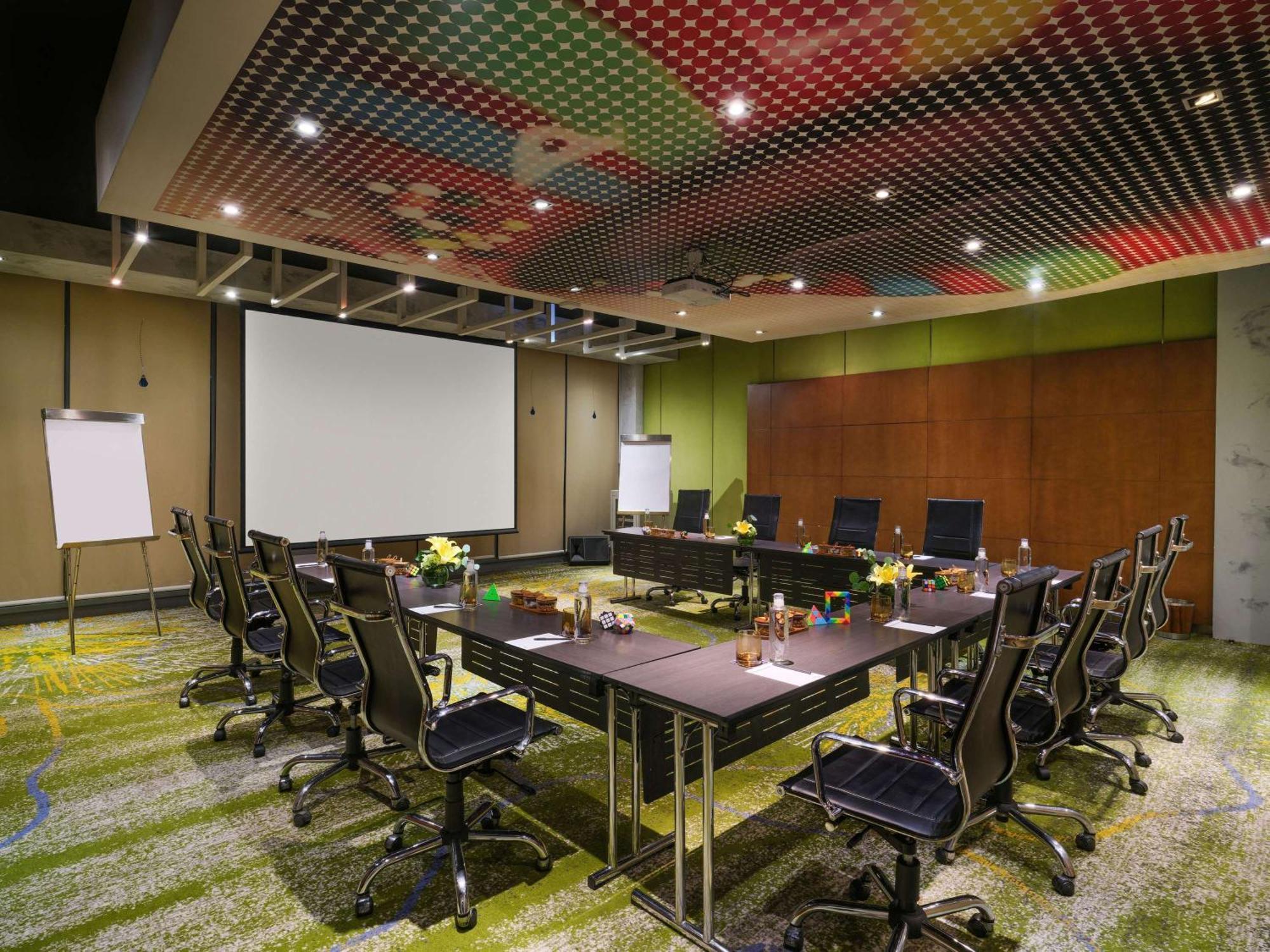 Pullman Jakarta Central Park Exterior foto Meeting room