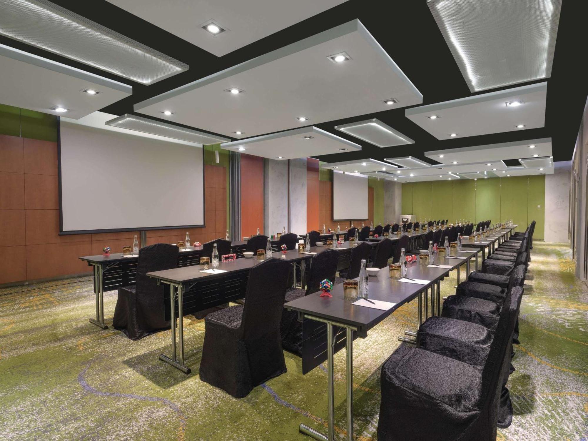 Pullman Jakarta Central Park Exterior foto Meeting room